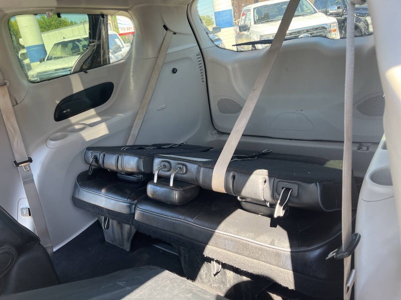 Chrysler Pacifica Vehicle Image 19