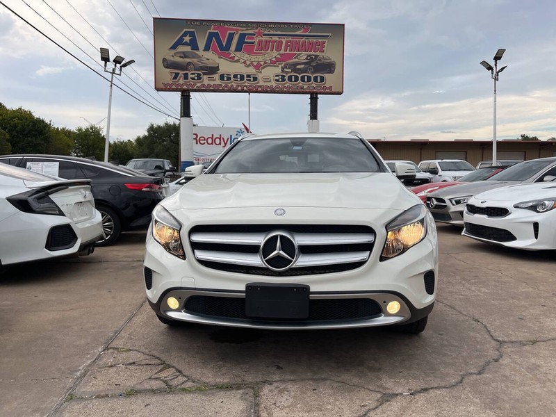 Mercedes-Benz GLA Vehicle Image 02