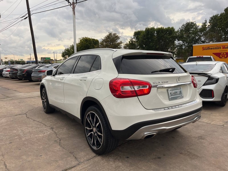 Mercedes-Benz GLA Vehicle Image 03