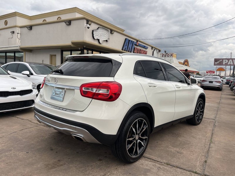 Mercedes-Benz GLA Vehicle Image 05