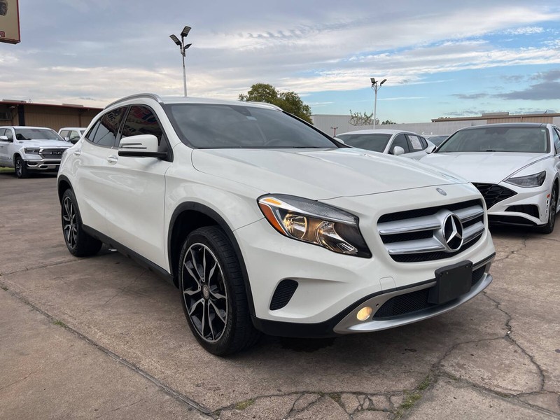 Mercedes-Benz GLA Vehicle Image 06