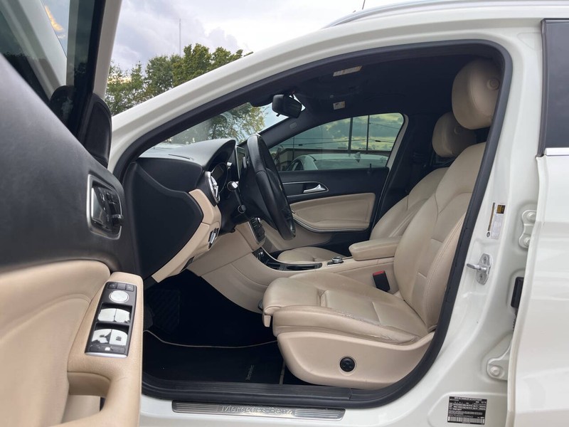 Mercedes-Benz GLA Vehicle Image 07
