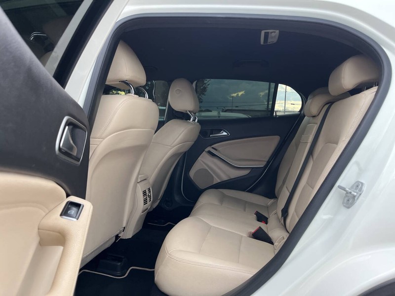 Mercedes-Benz GLA Vehicle Image 08