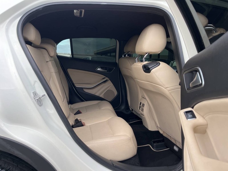 Mercedes-Benz GLA Vehicle Image 10