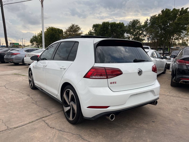 Volkswagen Golf GTI Vehicle Image 03