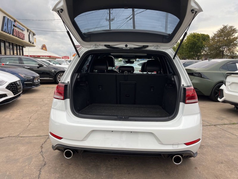 Volkswagen Golf GTI Vehicle Image 09