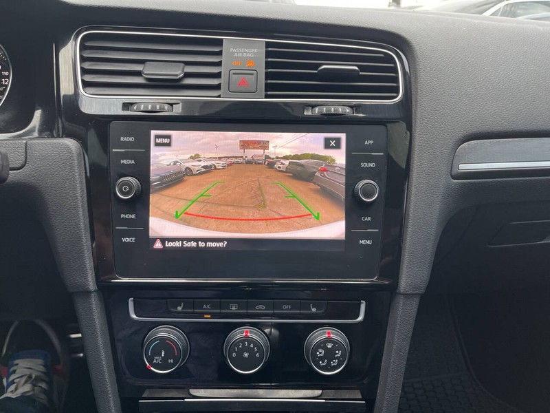 Volkswagen Golf GTI Vehicle Image 12