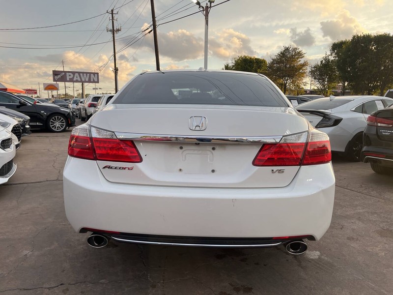 Honda Accord Sedan Vehicle Image 04