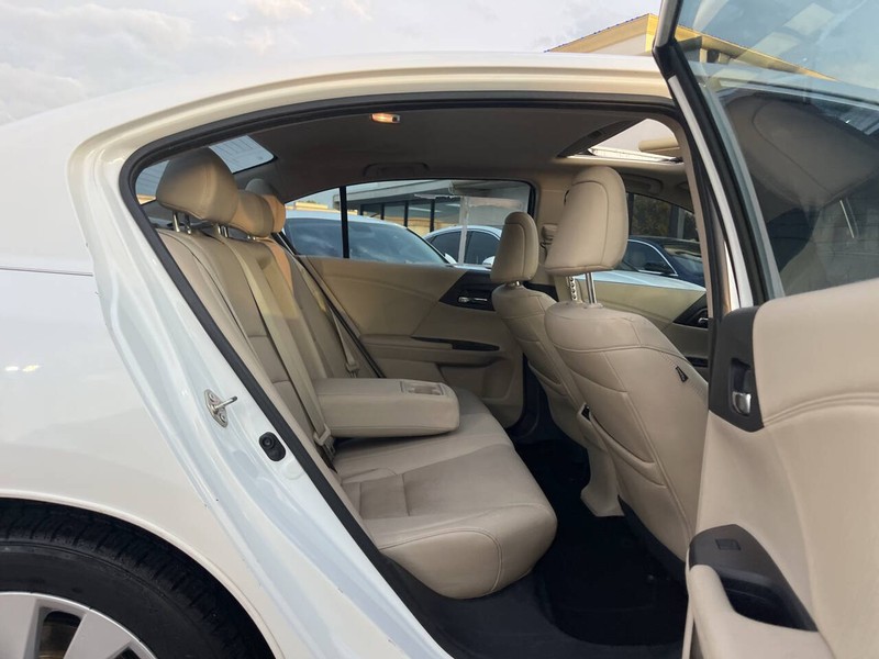 Honda Accord Sedan Vehicle Image 11