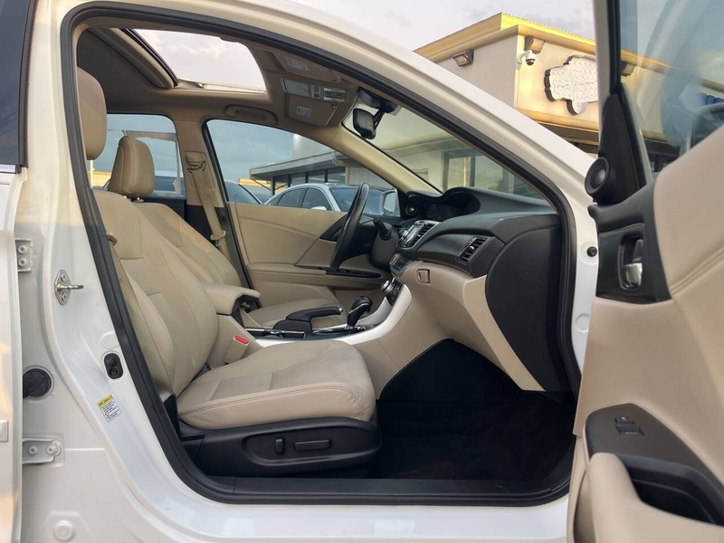 Honda Accord Sedan Vehicle Image 12