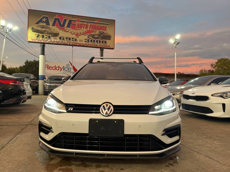 Volkswagen Golf R Vehicle Image 02