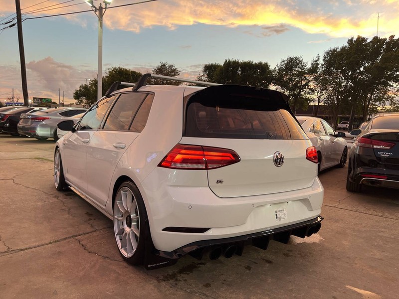 Volkswagen Golf R Vehicle Image 03