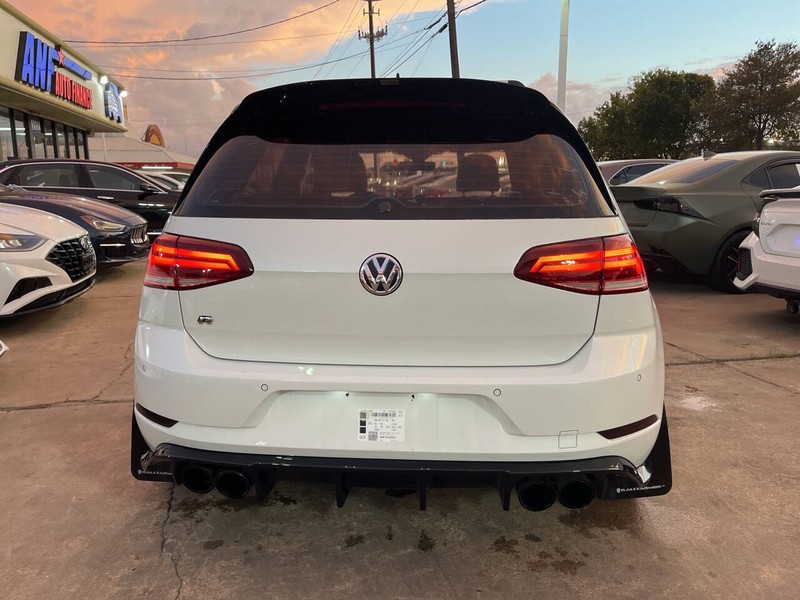 Volkswagen Golf R Vehicle Image 04