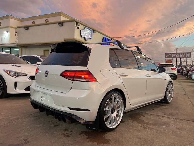Volkswagen Golf R Vehicle Image 05