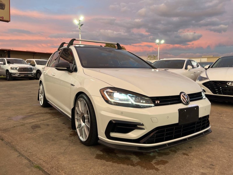Volkswagen Golf R Vehicle Image 06