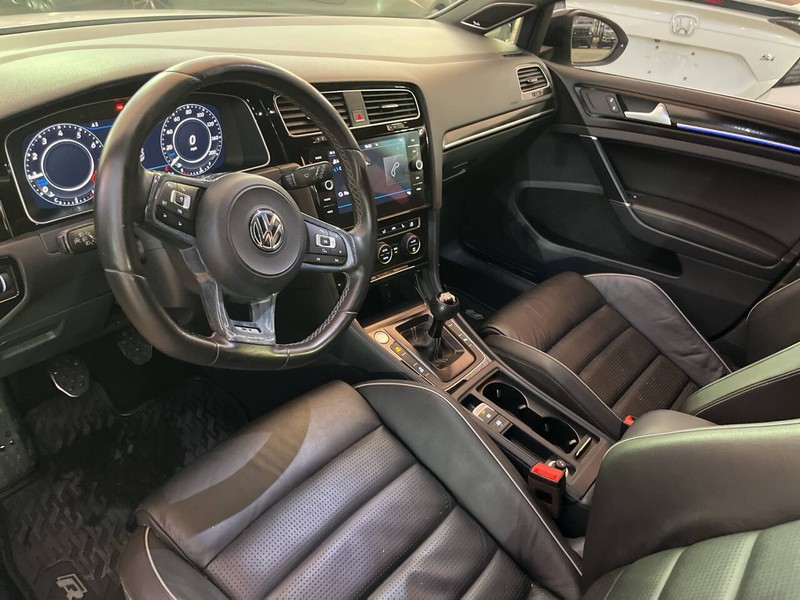 Volkswagen Golf R Vehicle Image 14