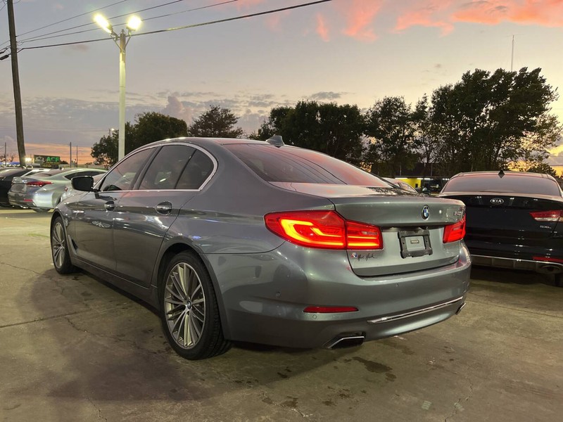 BMW 5 Series Vehicle Image 03