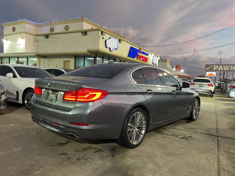BMW 5 Series Vehicle Image 05