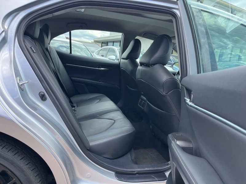 Toyota Camry Vehicle Image 09