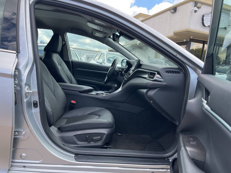 Toyota Camry Vehicle Image 10