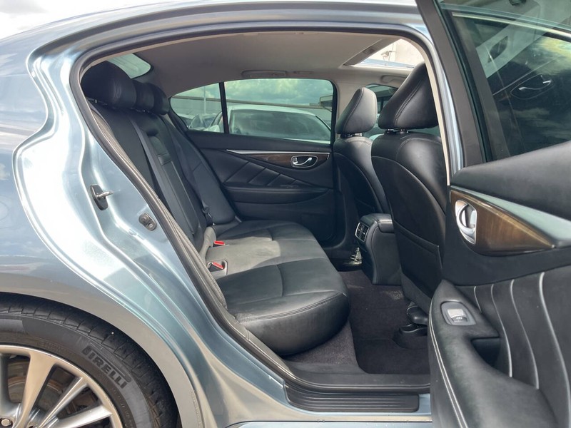 INFINITI Q50 Vehicle Image 09