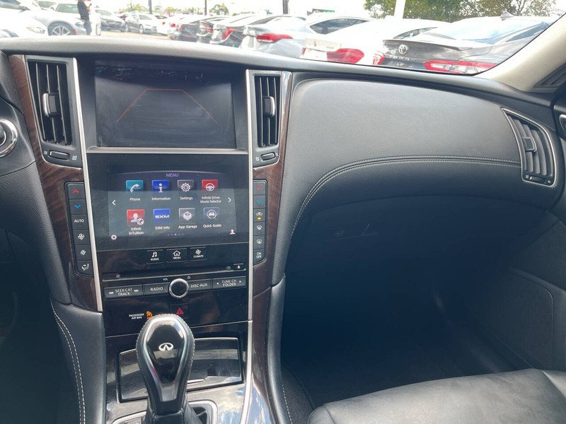 INFINITI Q50 Vehicle Image 11