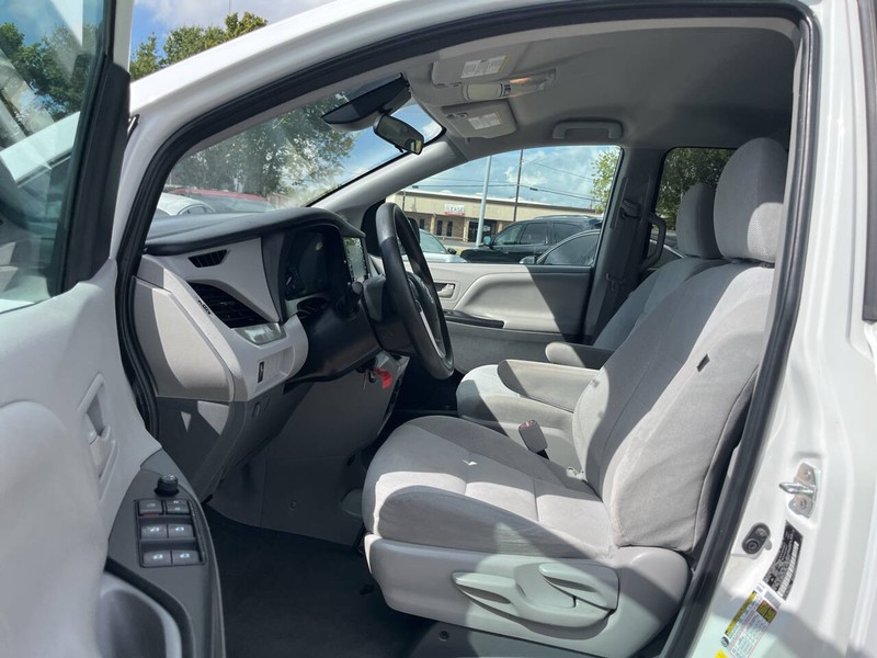 Toyota Sienna Vehicle Image 07