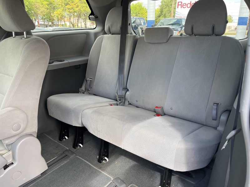 Toyota Sienna Vehicle Image 10