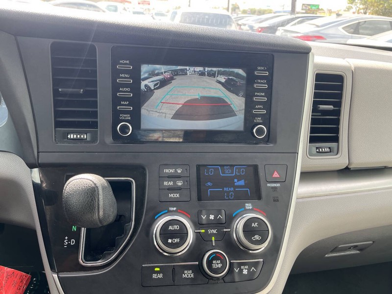 Toyota Sienna Vehicle Image 15