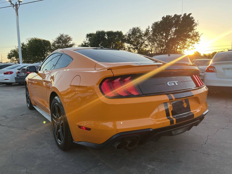 Ford Mustang Vehicle Image 03