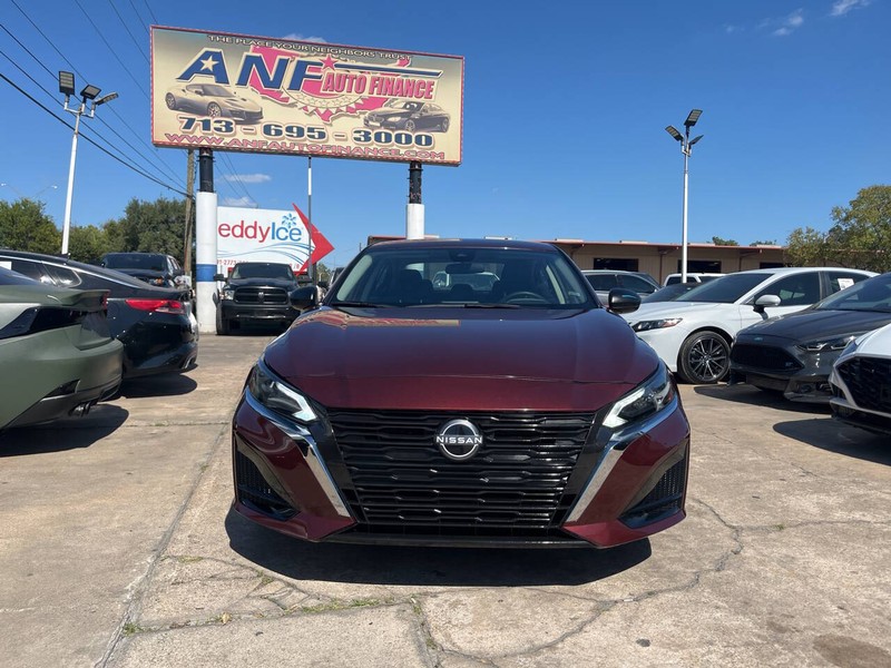 Nissan Altima Vehicle Image 02