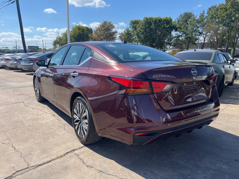 Nissan Altima Vehicle Image 03