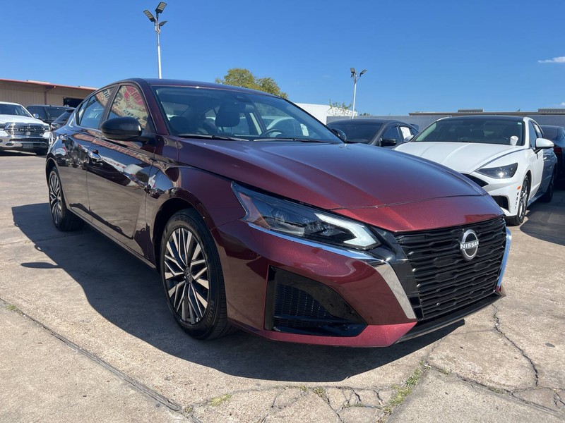 Nissan Altima Vehicle Image 06