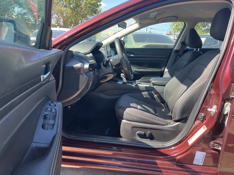 Nissan Altima Vehicle Image 07