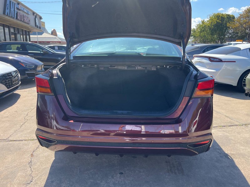 Nissan Altima Vehicle Image 08