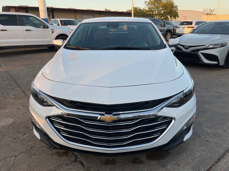 Chevrolet Malibu Vehicle Image 02