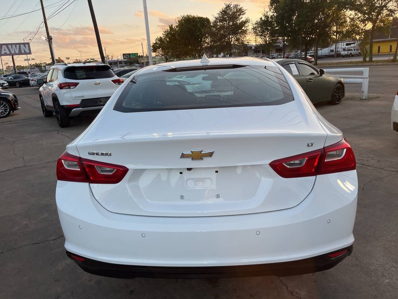 Chevrolet Malibu Vehicle Image 05
