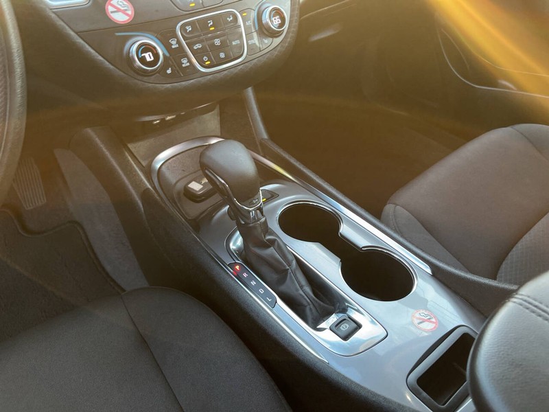 Chevrolet Malibu Vehicle Image 12