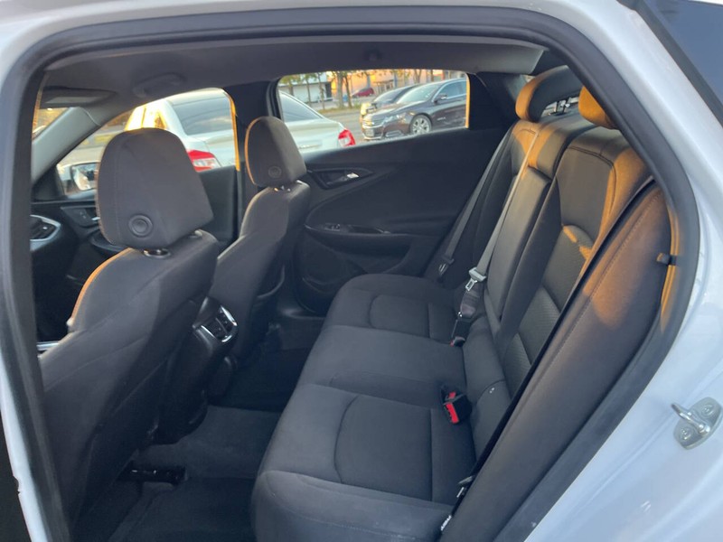 Chevrolet Malibu Vehicle Image 16