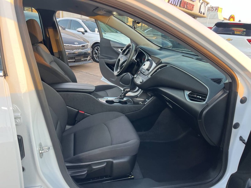 Chevrolet Malibu Vehicle Image 19