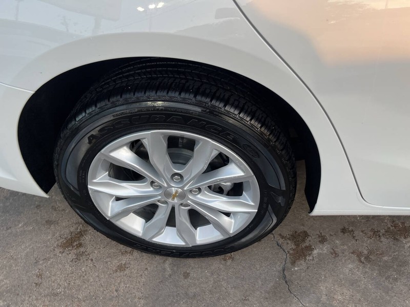 Chevrolet Malibu Vehicle Image 21