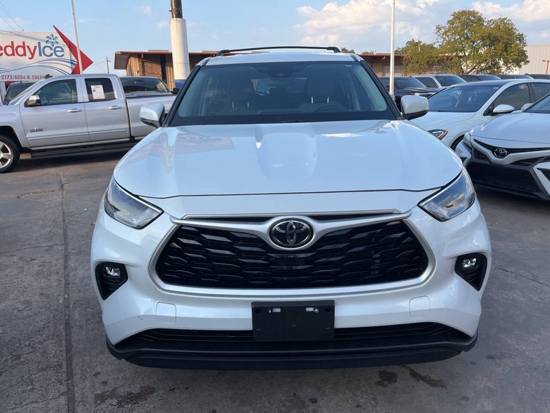 Toyota Highlander Vehicle Image 02