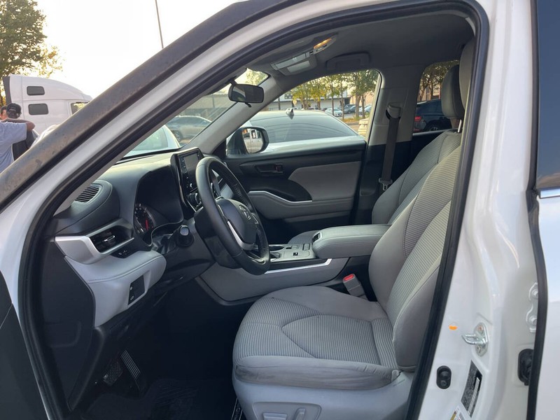 Toyota Highlander Vehicle Image 10