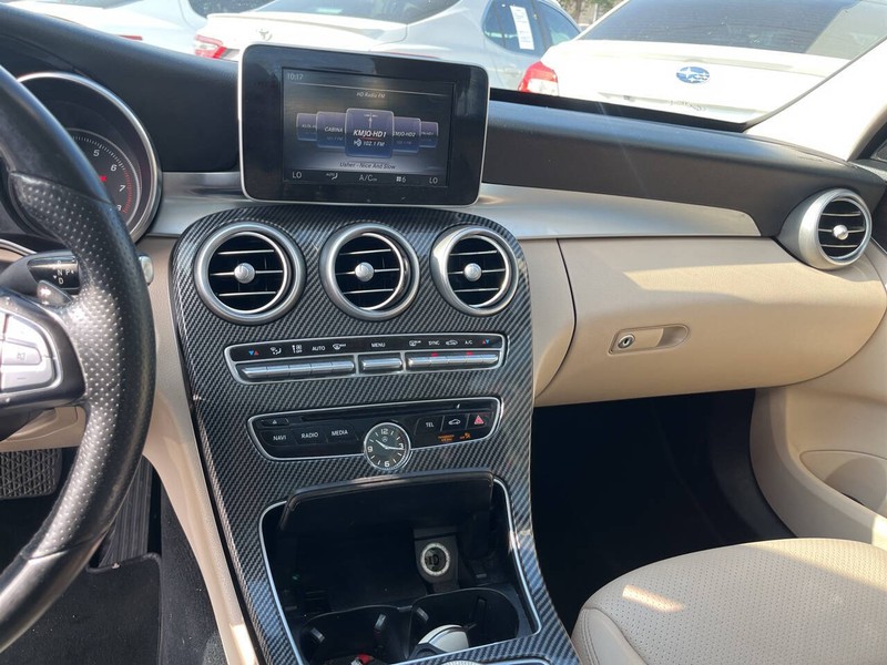 Mercedes-Benz C-Class Vehicle Image 09