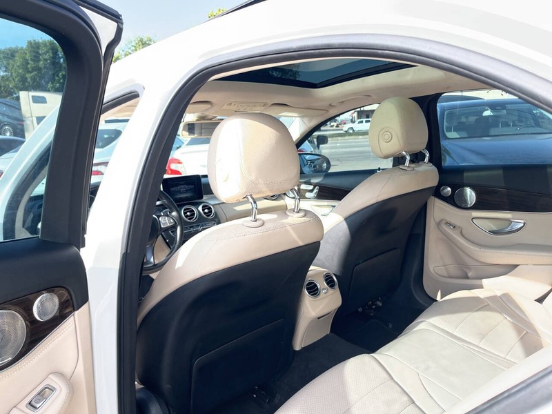 Mercedes-Benz C-Class Vehicle Image 12