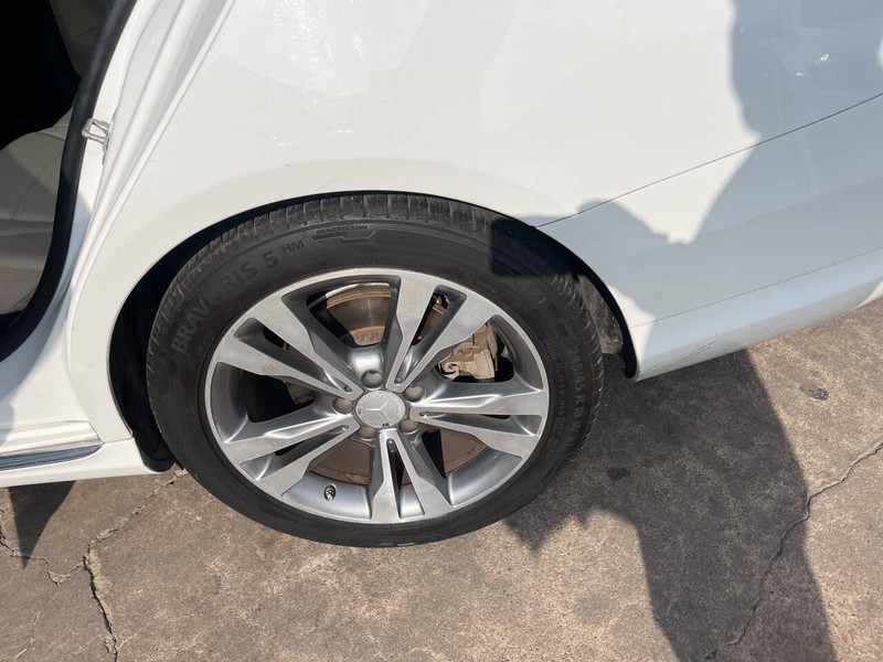 Mercedes-Benz C-Class Vehicle Image 16