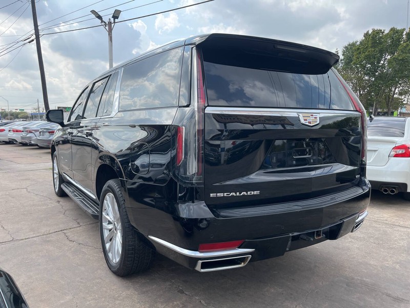 Cadillac Escalade ESV Vehicle Image 03