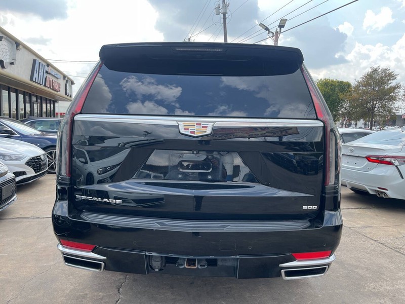 Cadillac Escalade ESV Vehicle Image 04