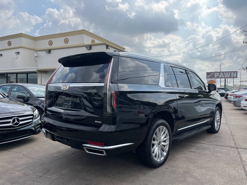 Cadillac Escalade ESV Vehicle Image 05