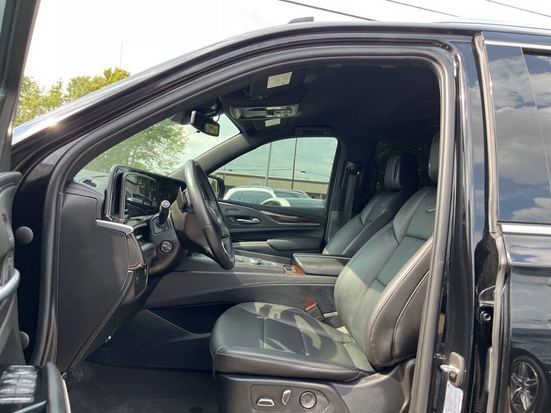 Cadillac Escalade ESV Vehicle Image 07